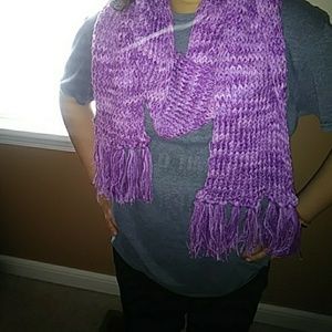 Yarn-nitted scarf